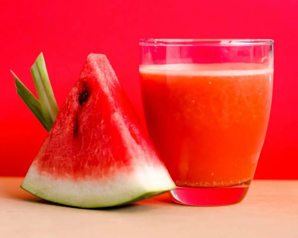 melancia melancia e suco no copo
