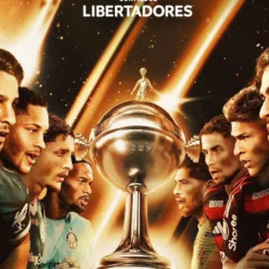 Montagem da final da Libertadores com jogadores do Palmeiras de um lado e do Flamengo do outro, encarando a taça ao centro em cenário iluminado com tons dourados