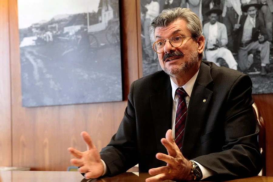 Ministro Marco Buzzi deixa o Superior Tribunal de Justiça após decisão de afastamento relacionada a acusações de assédio sexual