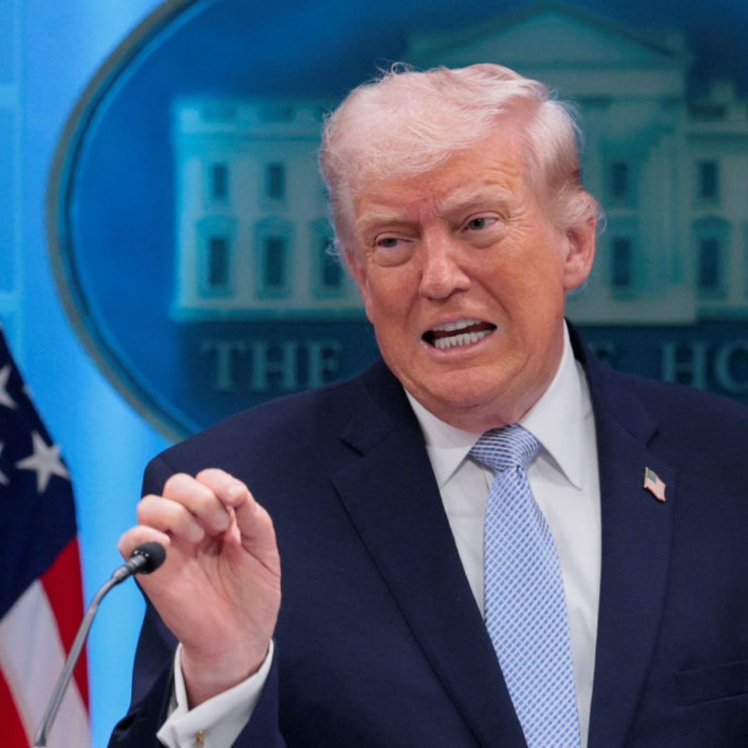 Donald Trump falando à imprensa sobre tensões e negociações diplomáticas entre Estados Unidos e Irã.